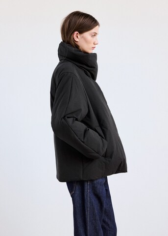 Giacca di mezza stagione 'ANORAK' di MANGO in nero
