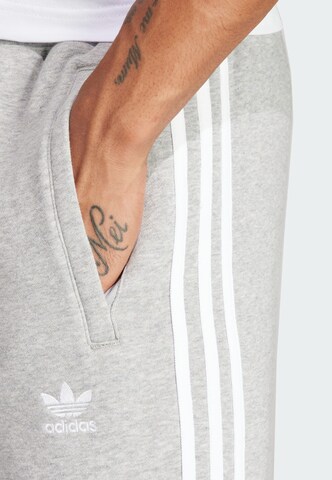 ADIDAS ORIGINALS Tapered Παντελόνι 'Adicolor' σε γκρι