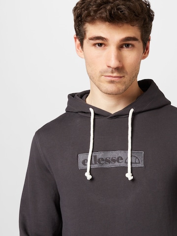 ELLESSE - Sweatshirt 'Carovilli' em cinzento