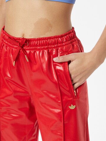 ADIDAS ORIGINALS regular Παντελόνι με τσάκιση 'Firebird' σε κόκκινο