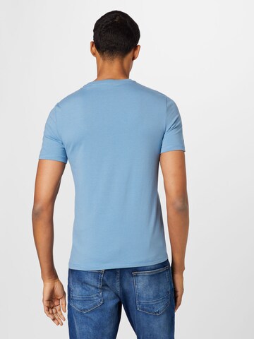 GUESS T-Shirt 'BLURRI' in Blau