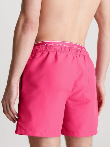 Pantaloncini da bagno 'Pride' di Calvin Klein Swimwear in rosa