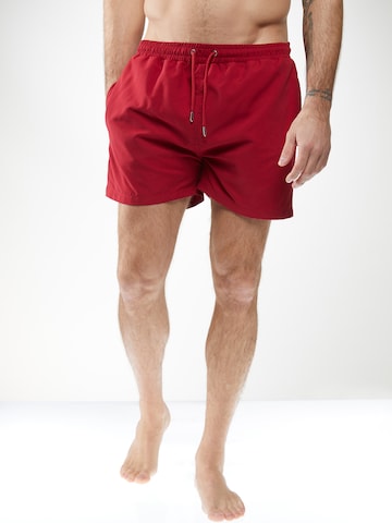 Shorts de bain 'MADDOX' ABOUT YOU x Kevin Trapp en rouge : devant