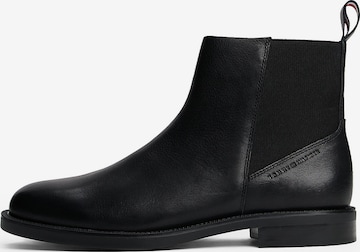 TOMMY HILFIGER Boot in Black: front