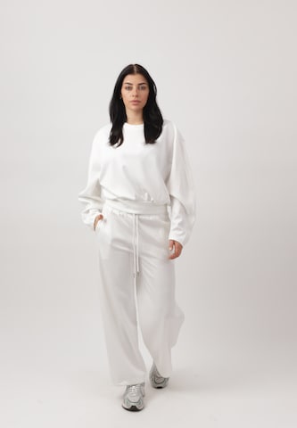 Elara Wide leg Trousers in White