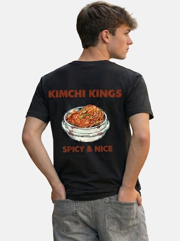 RoamLikeSummer Shirt 'Kimchi Kings' in Schwarz: Vorderseite