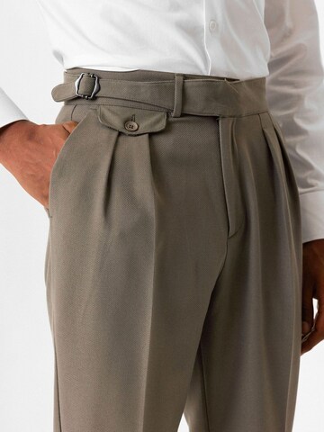 Tapered Pantaloni con piega frontale 'Sebastiano' di Antioch in verde
