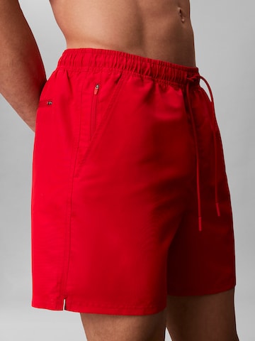 Regular Shorts de bain 'Intense Power' Calvin Klein Swimwear en rouge