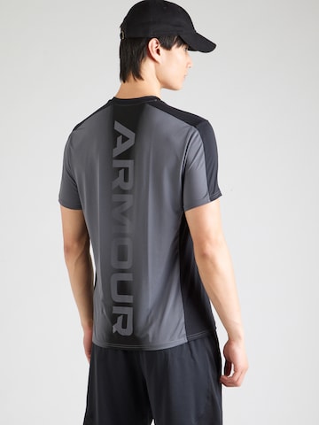 Tricou funcțional de la UNDER ARMOUR pe gri: față