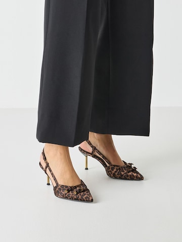 Tamaris Slingback pumps in Brown