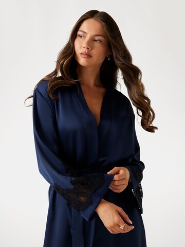 GUESS Morgenmantel 'Daphne' in Blau