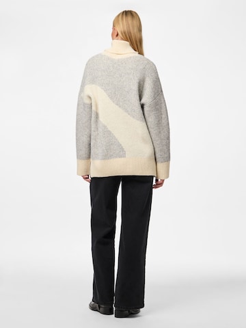 Pull-over PIECES en gris