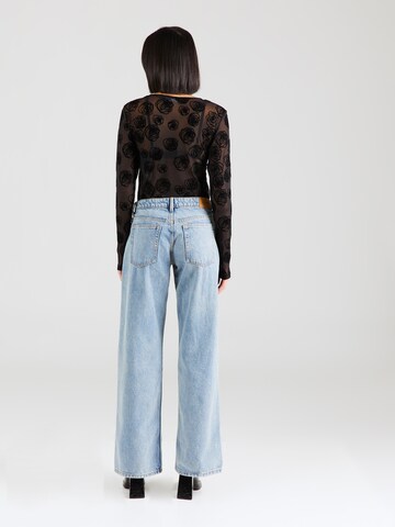 Wide leg Jeans de la Monki pe albastru