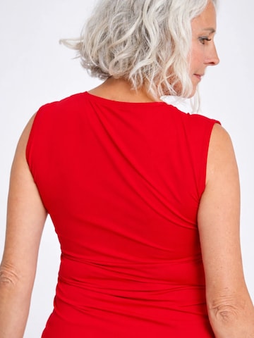 Haut de sport 'Loose Fit V-Neck' SPORTKIND en rouge