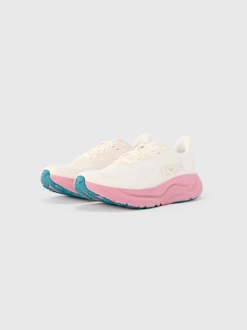 HOKA Маратонки за бягане 'Arahi 8' в бежово