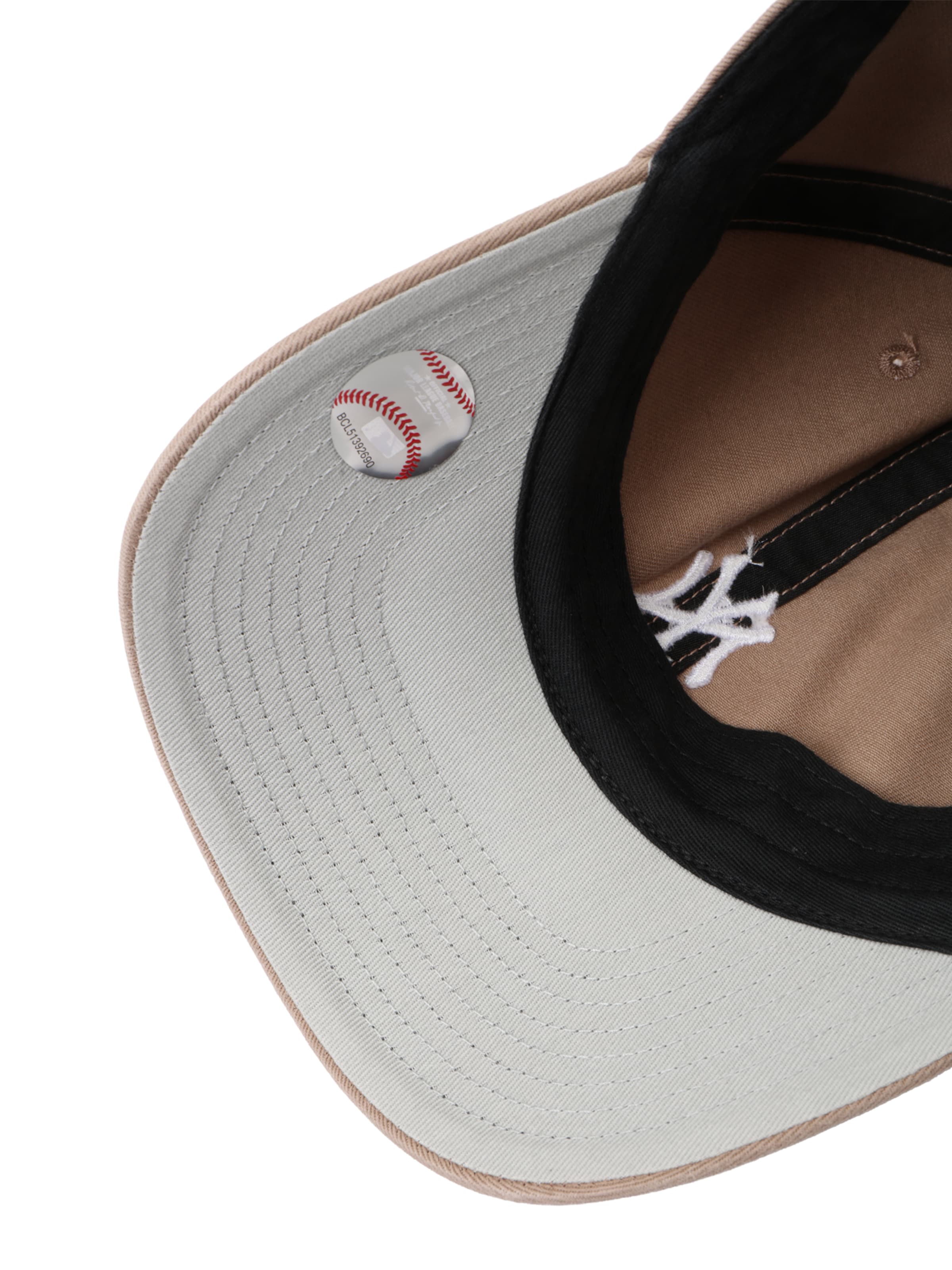 47 Lippalakki 'NEYYAN' värissä ruskea