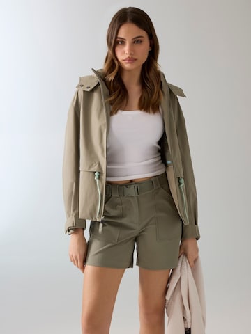 GUESS Funktionsjacke in Grün: Vorderseite