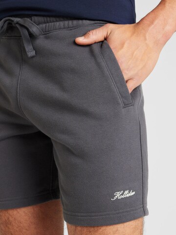 Regular Pantaloni de la HOLLISTER pe negru