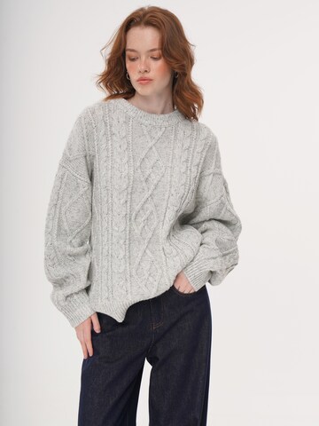yoligex Sweater 'YOLIGEX Zopfmuster-Pullover Hellgrau-Melange Rundhals' in White: front