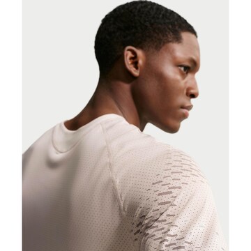 NIKE Performance Shirt 'STRIDE NVLTY' in Grey