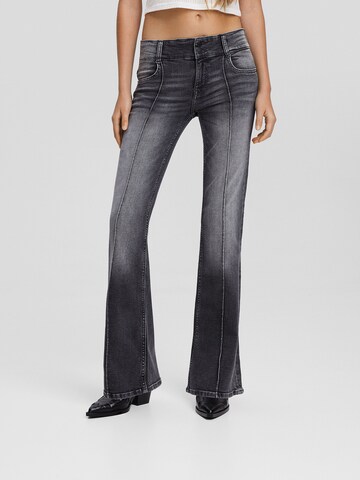 Bershka Bootcut Jeans in Grau: predná strana