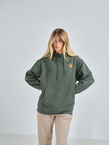 ABOUT YOU x Swalina&Linus - Sweatshirt 'Elia' em verde