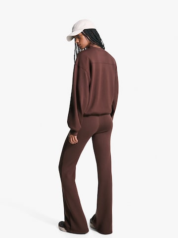 Bershka Flared Nadrág - barna