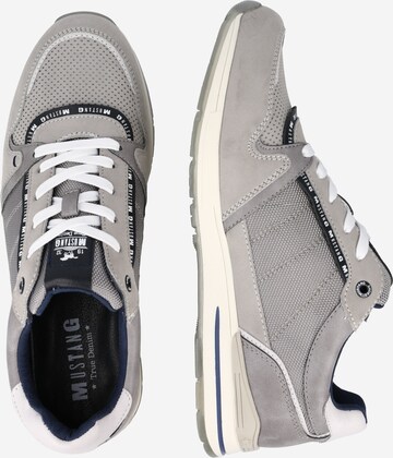 MUSTANG Sneaker in Grau