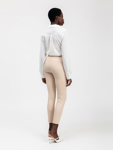 Influencer Skinny Fit Клин в бежово