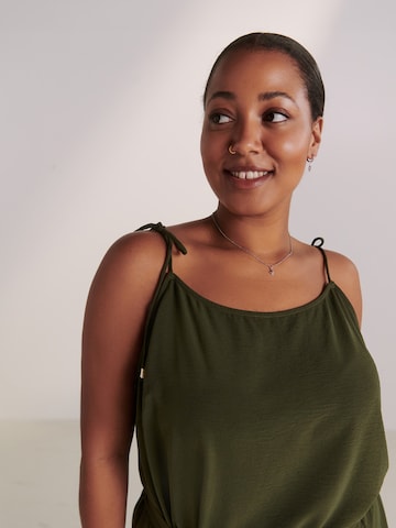 Top 'Joana' di Guido Maria Kretschmer Curvy in verde: frontale