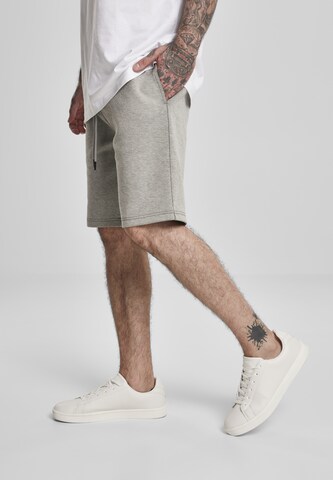 Urban Classics Regular Shorts in Grau