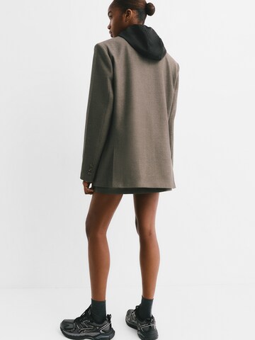Pull&Bear Blejzer 'Aberturas' - Sivá