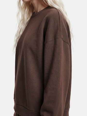 Sweat-shirt 'PCChilli' PIECES en marron