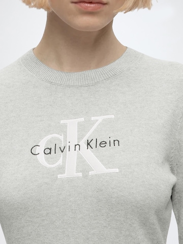 Calvin Klein Jeans Pletené šaty - Sivá