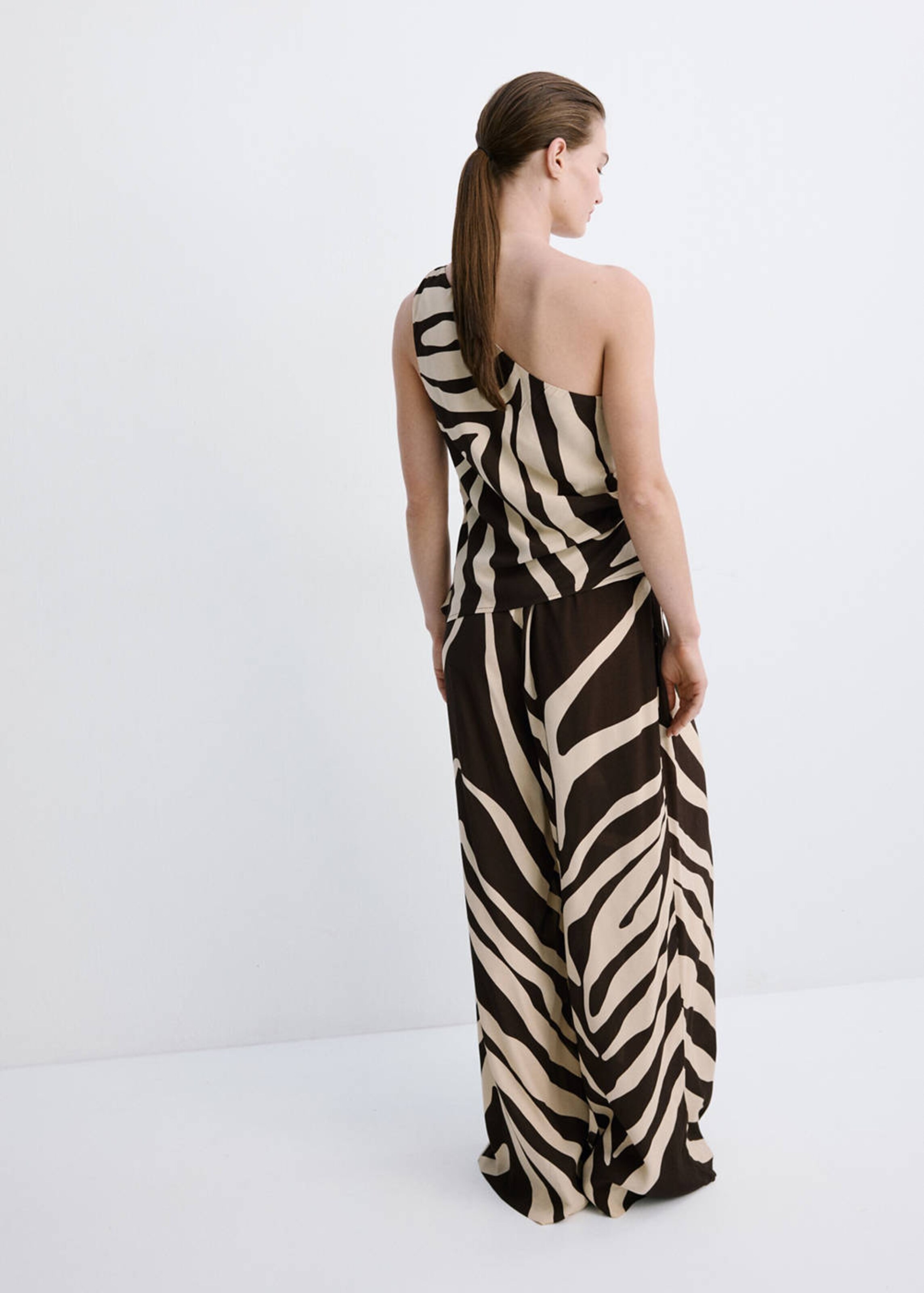 MANGO Regular Hose in Braun