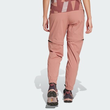 Effilé Pantalon outdoor 'Utilitas' ADIDAS TERREX en rose