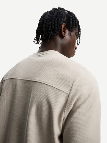 Bershka Shirt in Beige