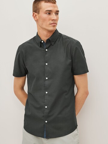 Coupe slim Chemise Next en gris : devant