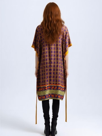 Shop Karey Kimono 'Golden Mirage mid Kimono'‌ in Orange