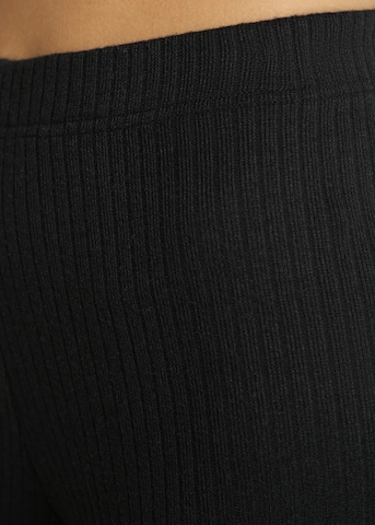 Nicowa Regular Pants 'Ombiwa' in Black