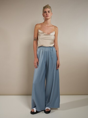 ABOUT YOU x Laura Giurcanu Wide leg Pants 'Melis' in Blue