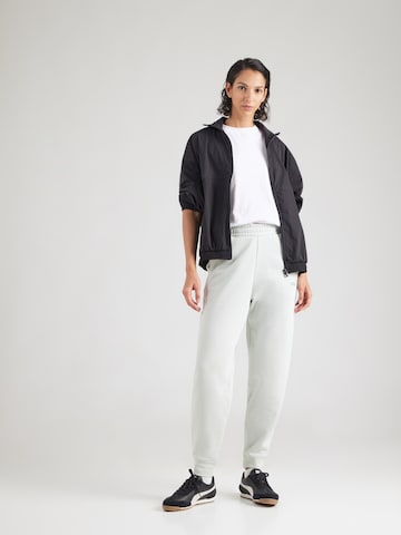 PUMA Конический (Tapered) Спортивные штаны 'ESS Small No. 1' в Зеленый