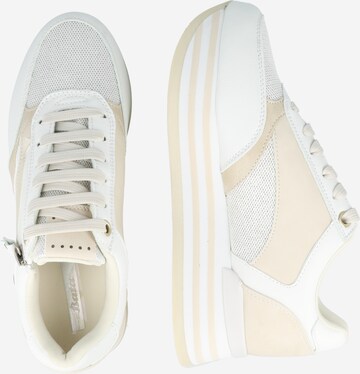 Bata Sneakers in White