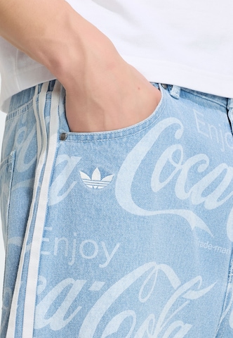 ADIDAS ORIGINALS Широкий Джинсы 'Coca-Cola Classic' в Синий