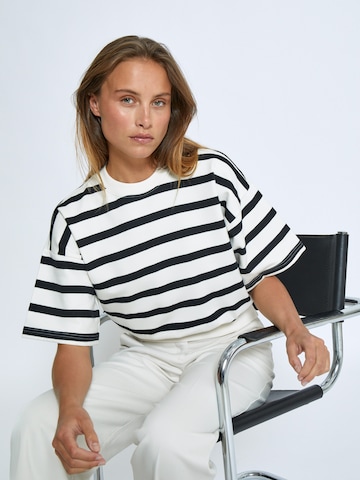 minus Sweatshirt 'Estella' in Zwart