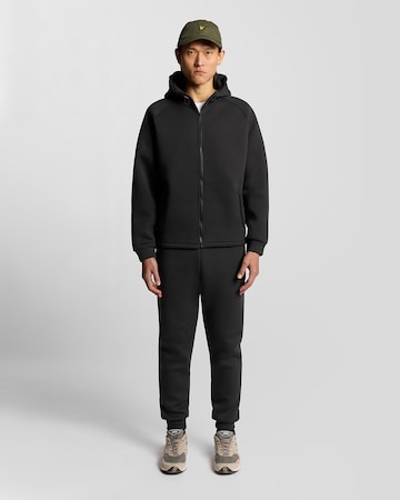 Effilé Pantalon Lyle & Scott en noir