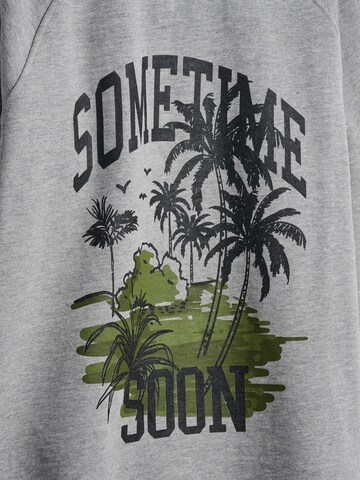 SOMETIME SOON Sweatshirt in Grau