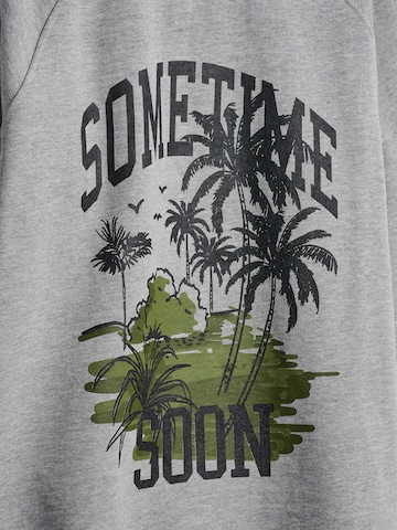 SOMETIME SOON Sweatshirt in Grau