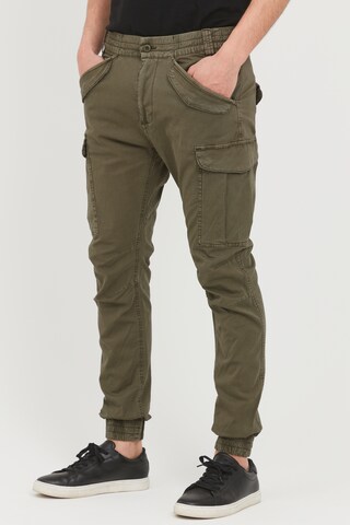 INDICODE JEANS - Tapered Pantalón cargo 'NUVA' en verde: frente