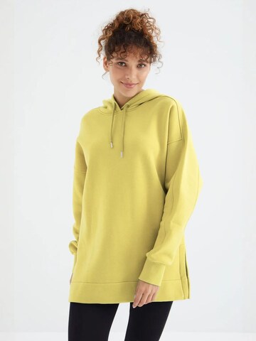 Tommy Life Sweatshirt in Yellow